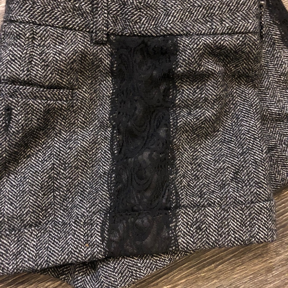 Shorts - Picture 2 of 4